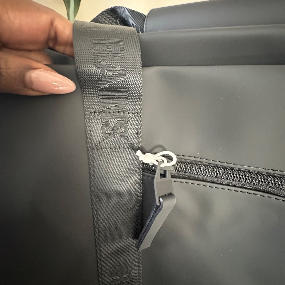 Rains Trail Gym Bag in Black - Picture 4 of 5